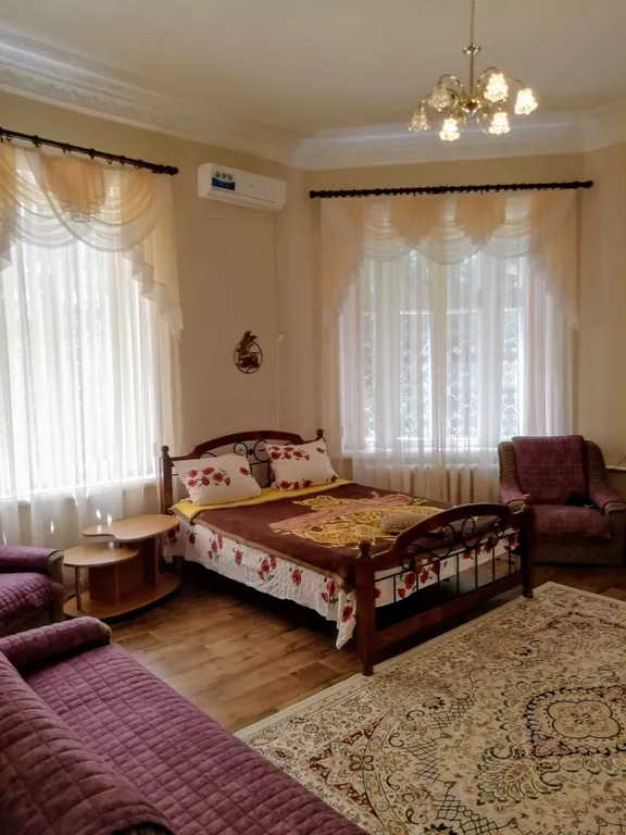 Квартира Уютная квартира с закрытым двором у Набережной с парковкой — Ялта