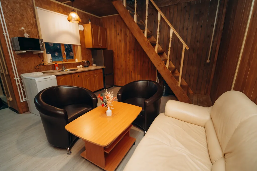 Дом с баней у леса