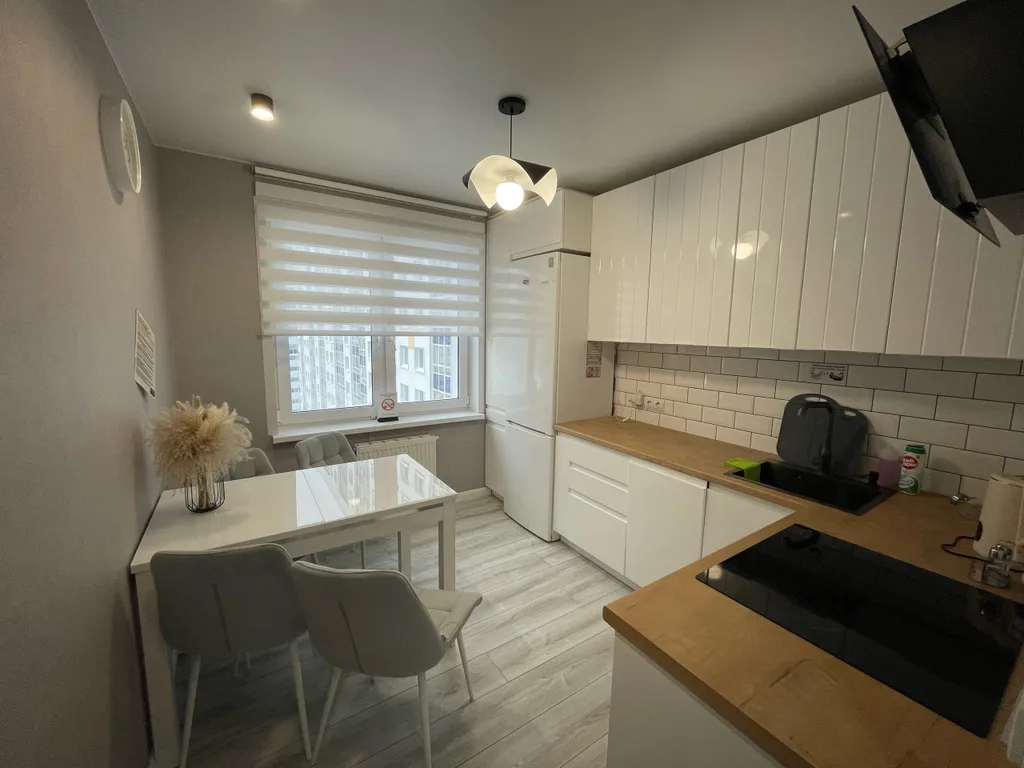 Уютная З комнатная квартира на 19 этаже