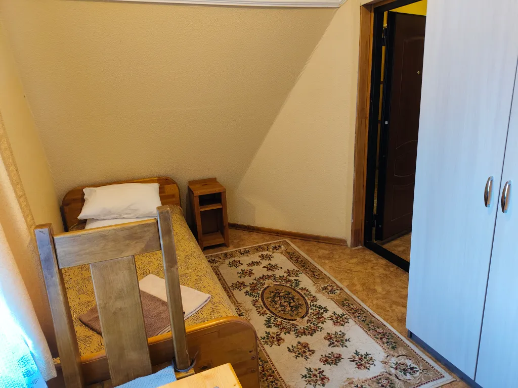 Стандартный номер (ванная комната в номере, вид на внутренний двор)