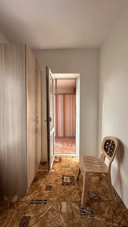 Благоустроенная комната в коттедже с балконом