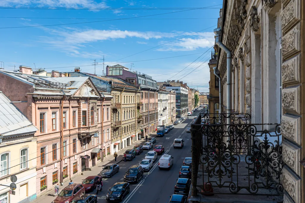 Видовая квартира с балконом на Пяти углах