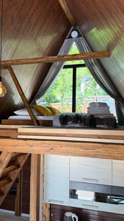 Горный приют, А-Фрейм в центре