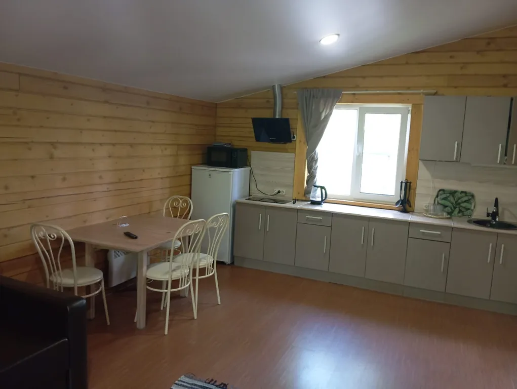 Дом в лесу, со всеми удобствами