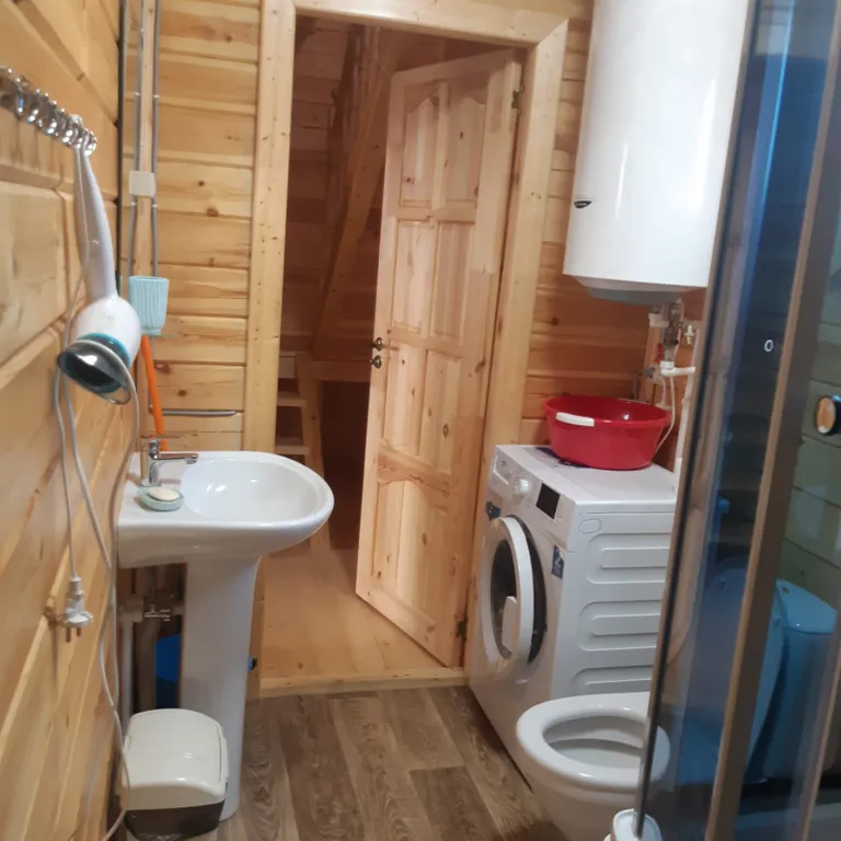 Коттедж Уютный коттедж в 30 метрах от моря со своим двориком — Кучугуры