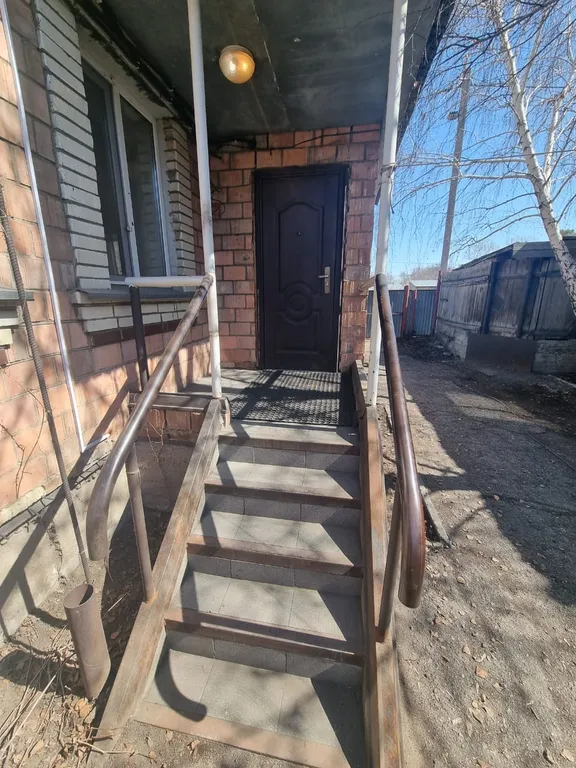 Большой двухэтажный дом