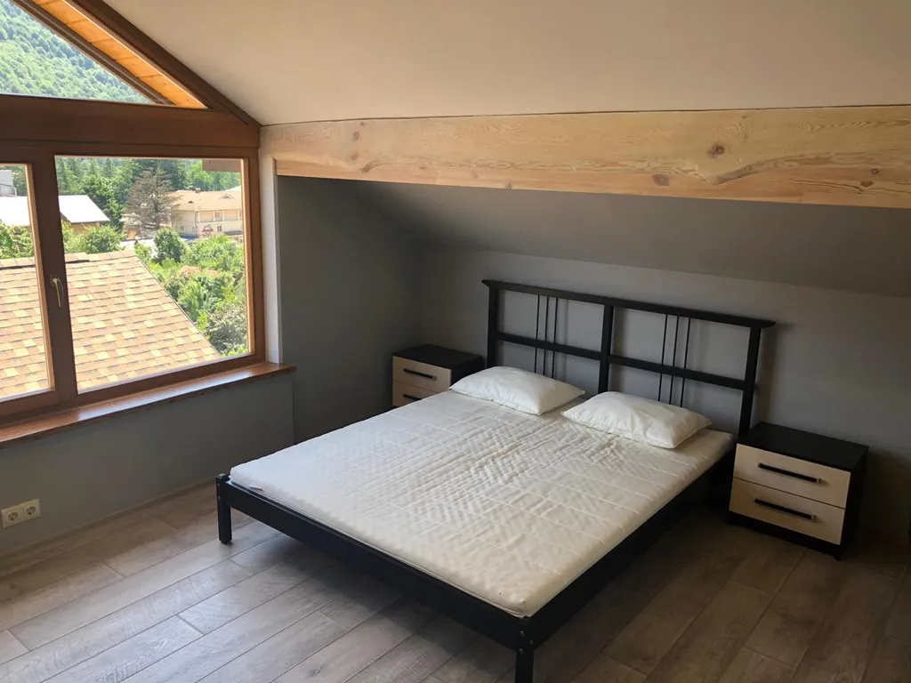 Двухуровневая квартира с панорамным видом в центре