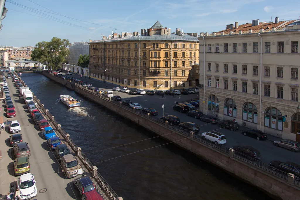 Просторная студия с видом на канал рядом с Казанским собором