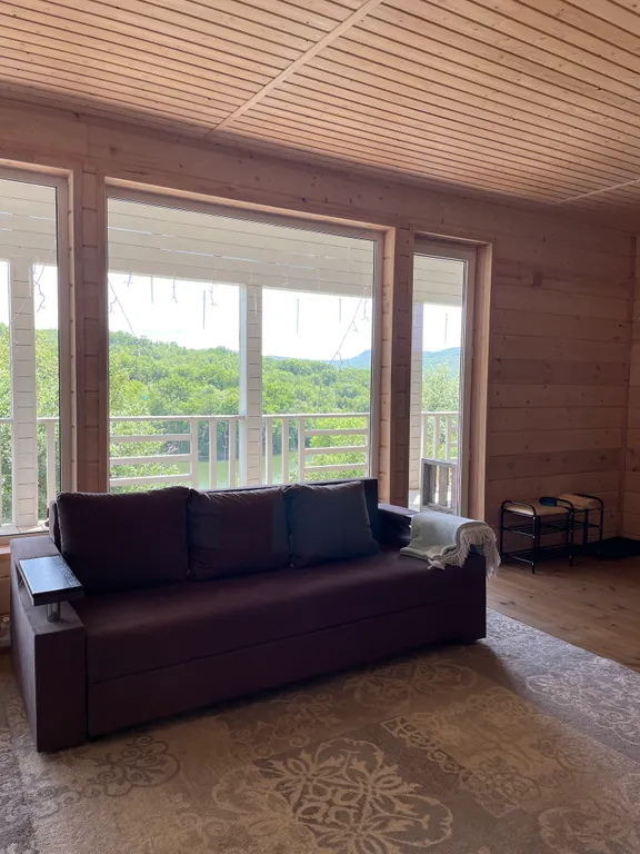 Дом для большой компании с видами на горы и озеро