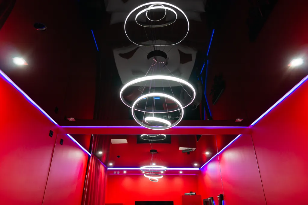 Poмaнтичeский апартамент с темaтичеcким интеpьеpом