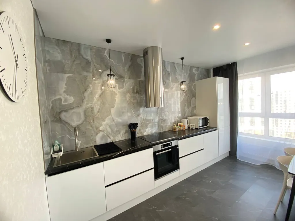 Шикарная квартира рядом трассой при заезде в город, со своей стоянкой