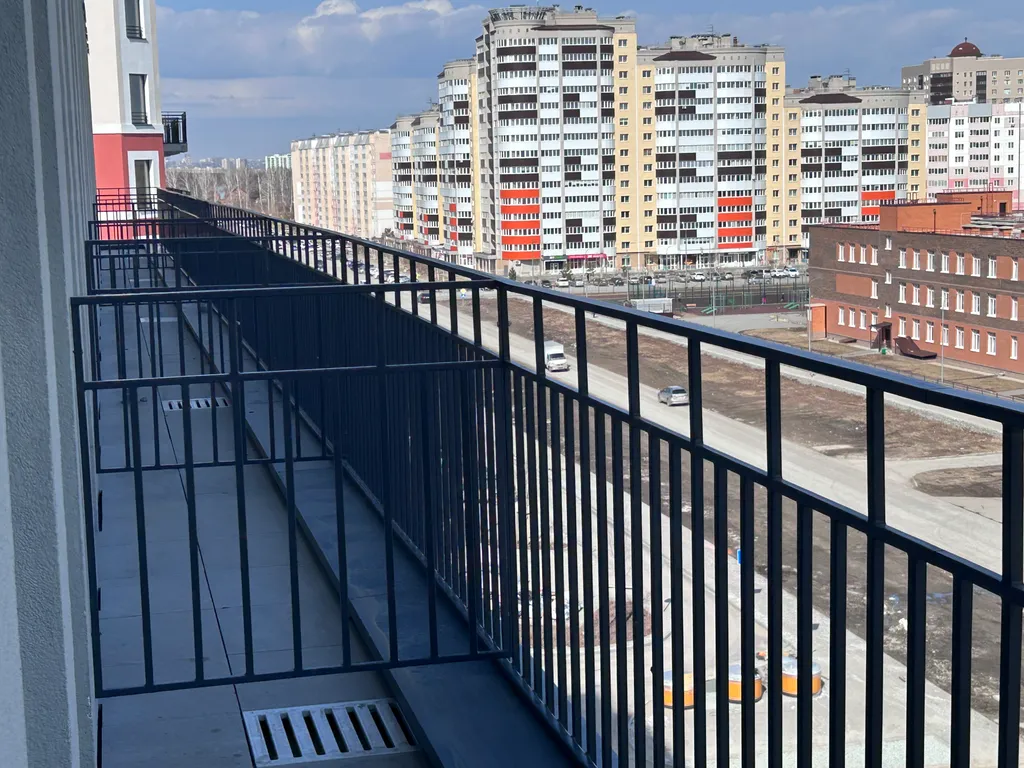 Современная студия с террасой