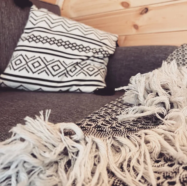 Дом-шале в окружении сосен + зона барбекю с костровой чашей и мангалом