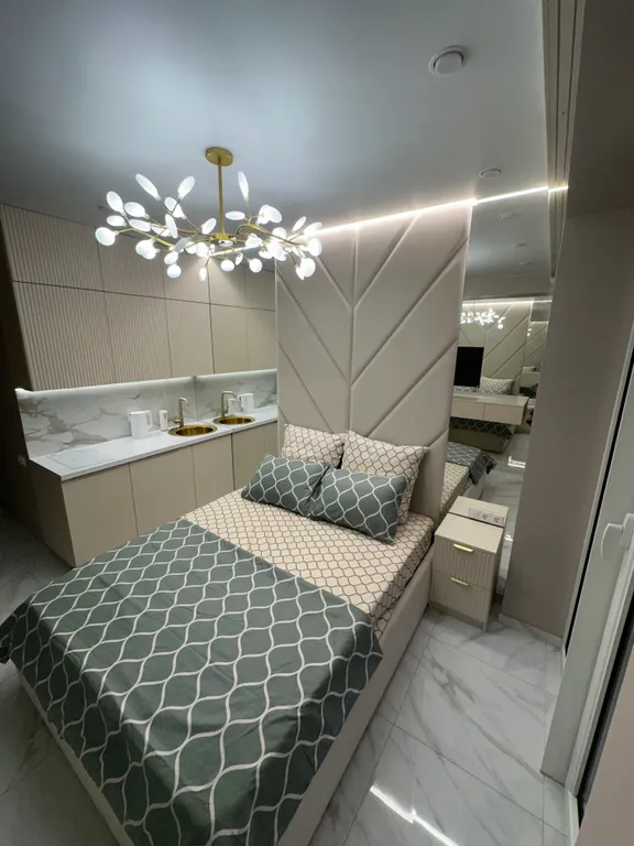 Дизайнерская квартира возле моря с балконом