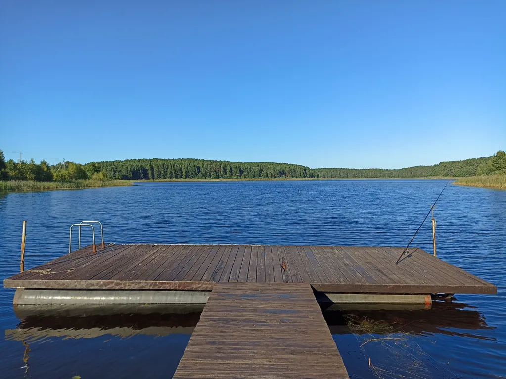 Уютный двухэтажный дом на берегу озера Селигер