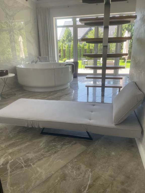 Уютный современный и стильный дом инфракрасной сауной и джакузи