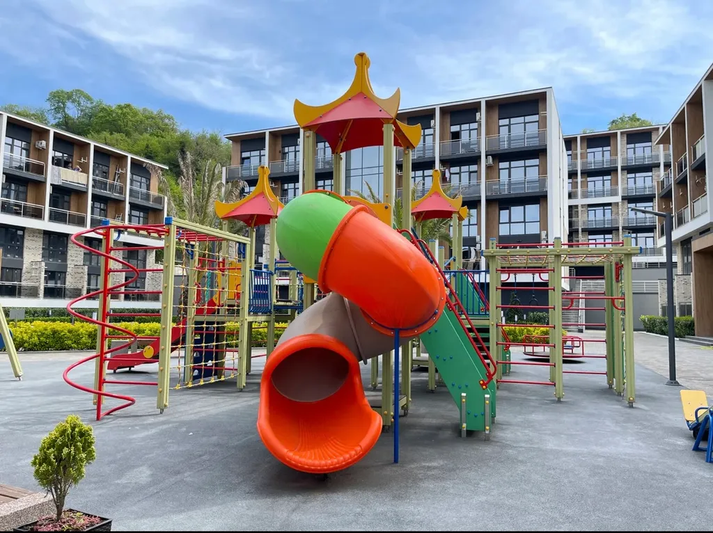 Апартамент с бассейном и балконом