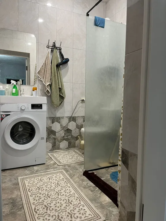 2-х этажный коттедж с бассейном на берегу