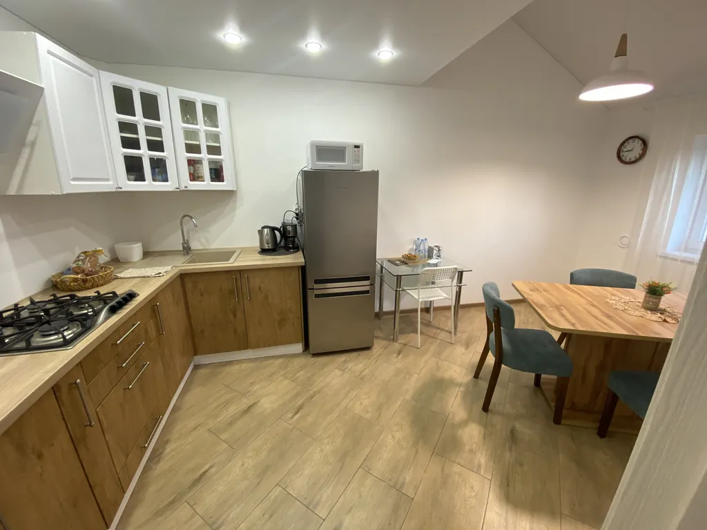 Двухуровневые апартаменты у озера и моря