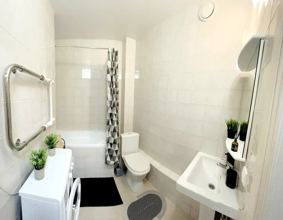 Уютная евродвухкомнатная квартира у Планеты