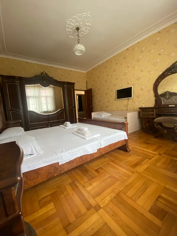 С общим санузлом номер 1