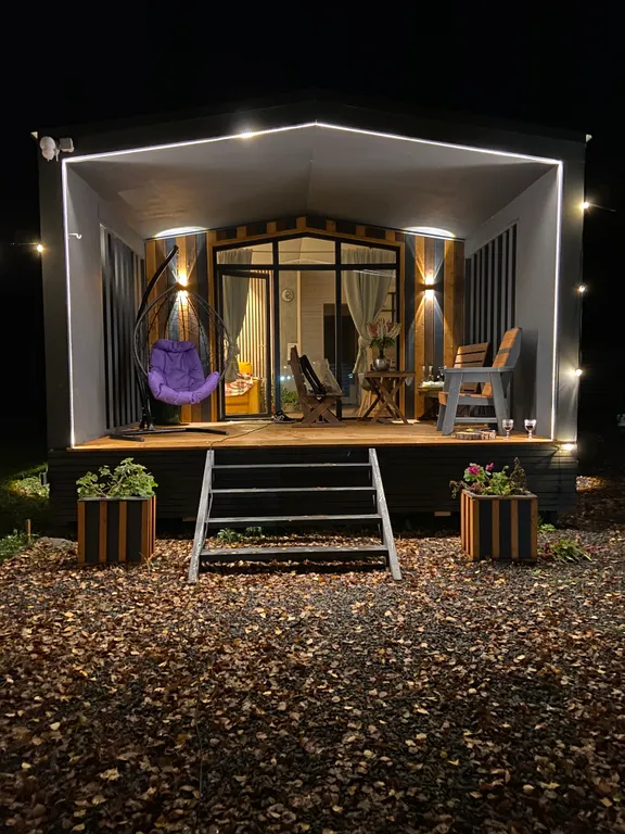 Домик в березах с баней