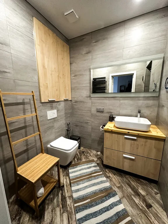 Geometry - просторная квартира с панорамным видом на реку в центре