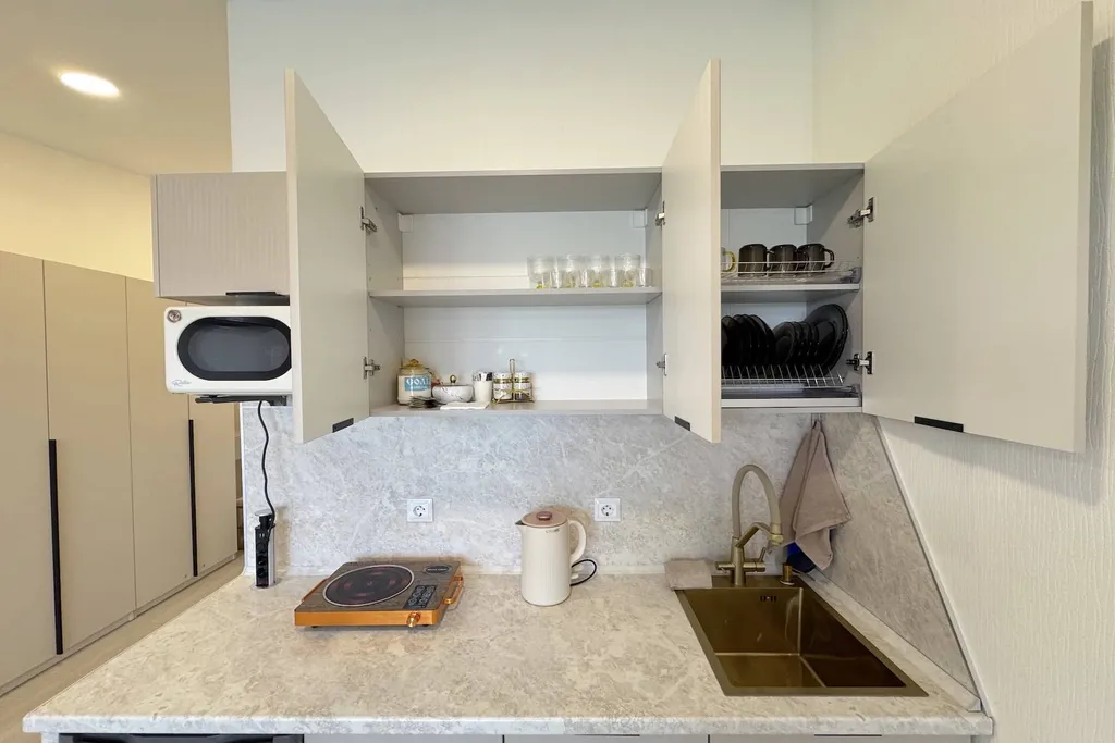 Красивая студия на берегу моря