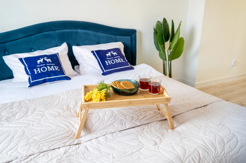 Пpосторная студия с балконом и красивым видом