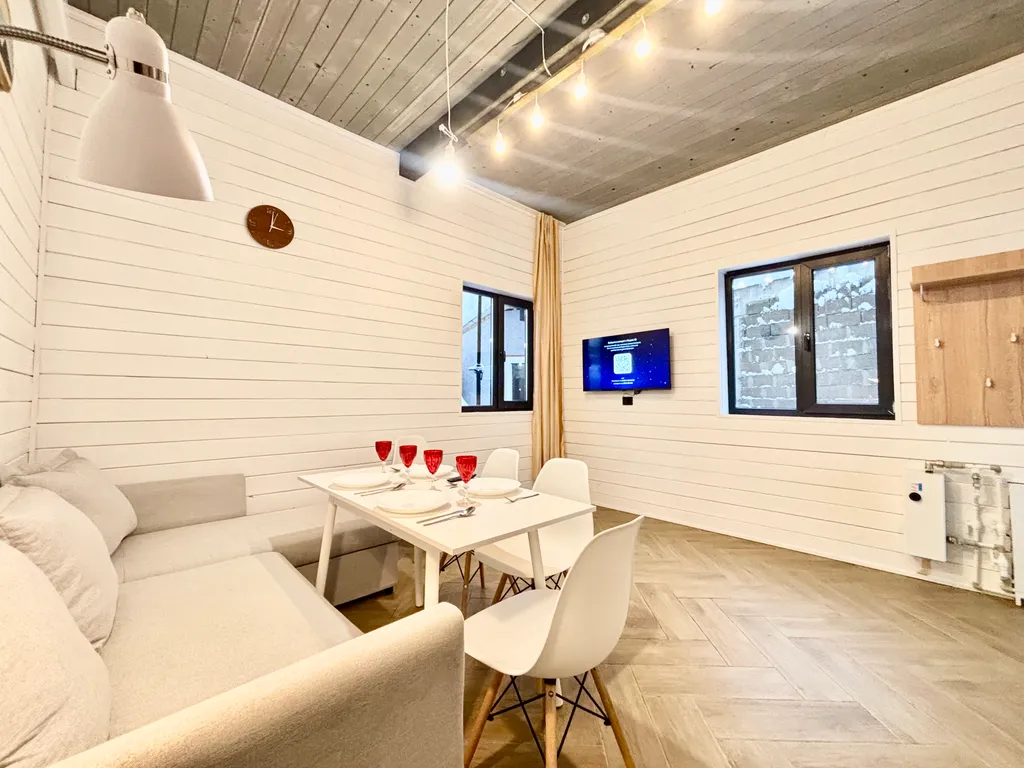 Квартира с видом на озеро и горы