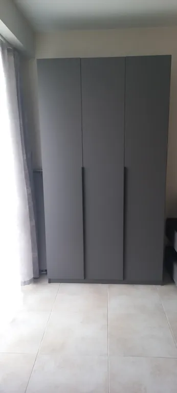 Современная студия с подогреваемым бассейном