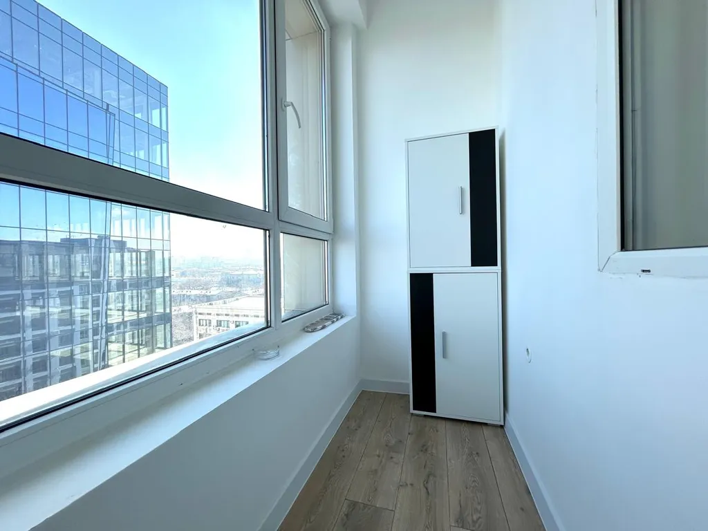 Атмосферная евродвушка, сияние в центре города