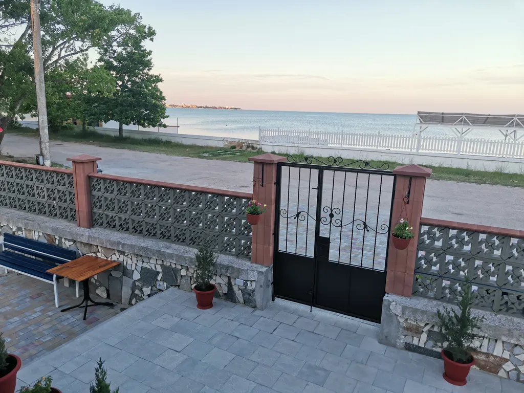 Дом возле моря