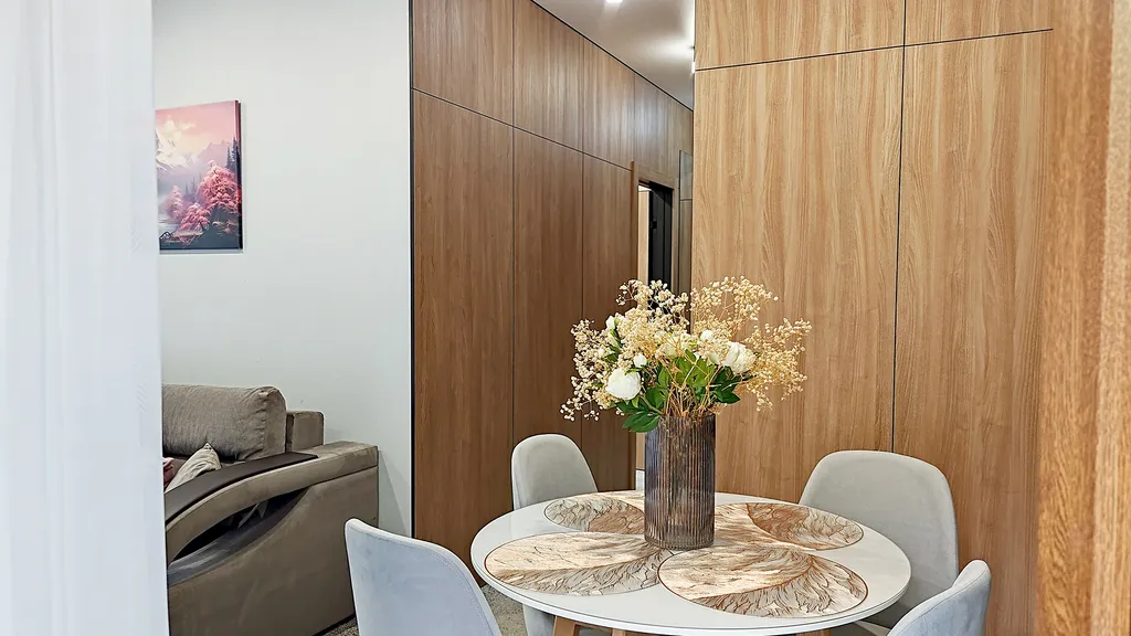 Вид на горы с балкона - апартамент со спальней в центре курорта