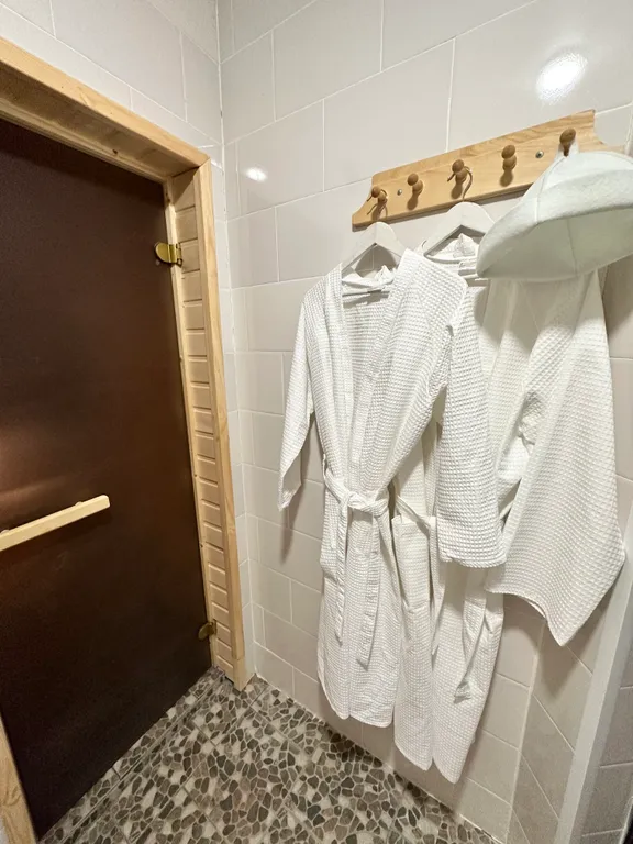 Загородный дом с бассейном и сауной