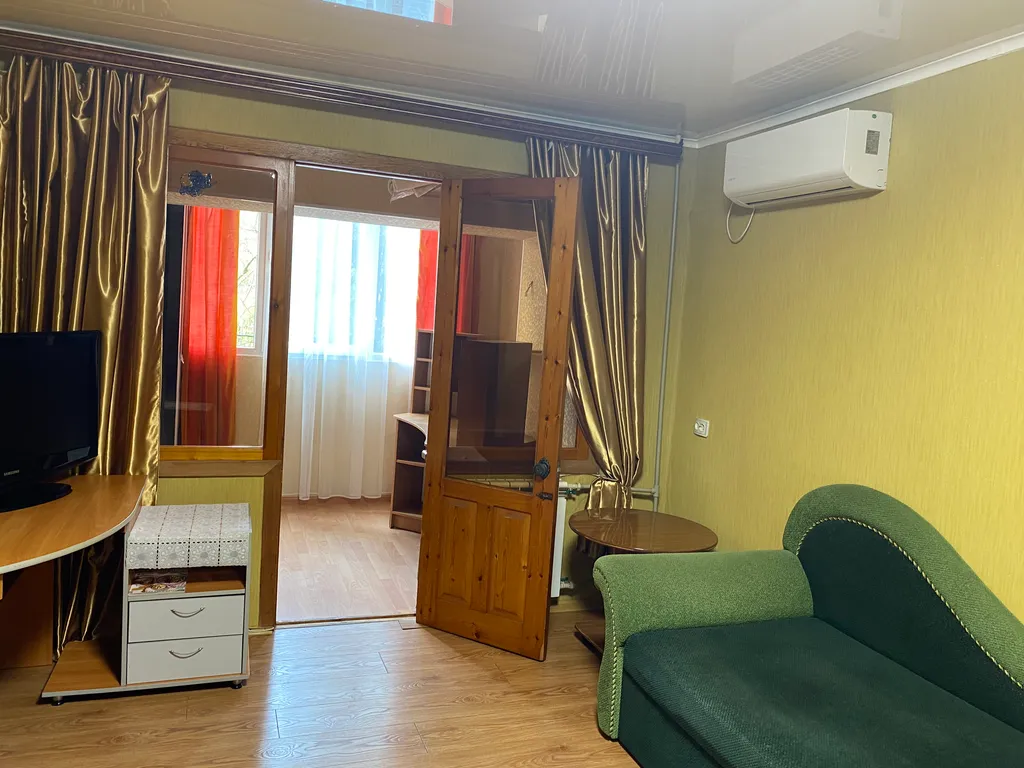 1-комнатная квартира недалеко от моря, 2 этаж, вид  на Парк