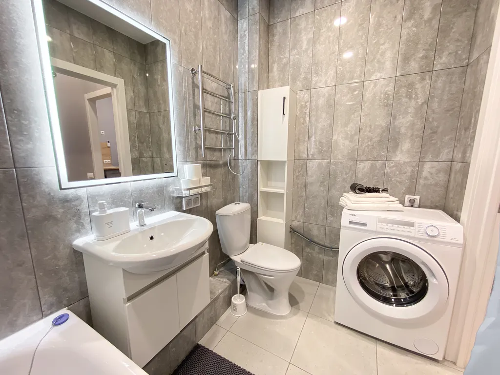 Студия с видом на город