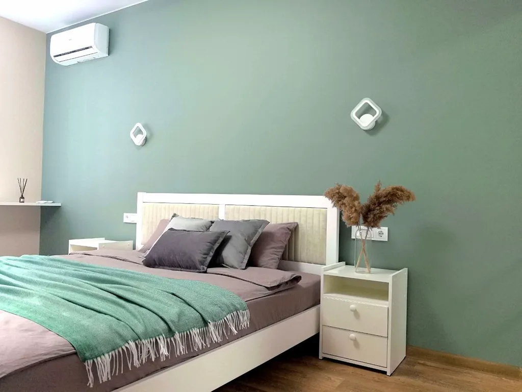 Однушка с большой кроватью и кухней-гостинной