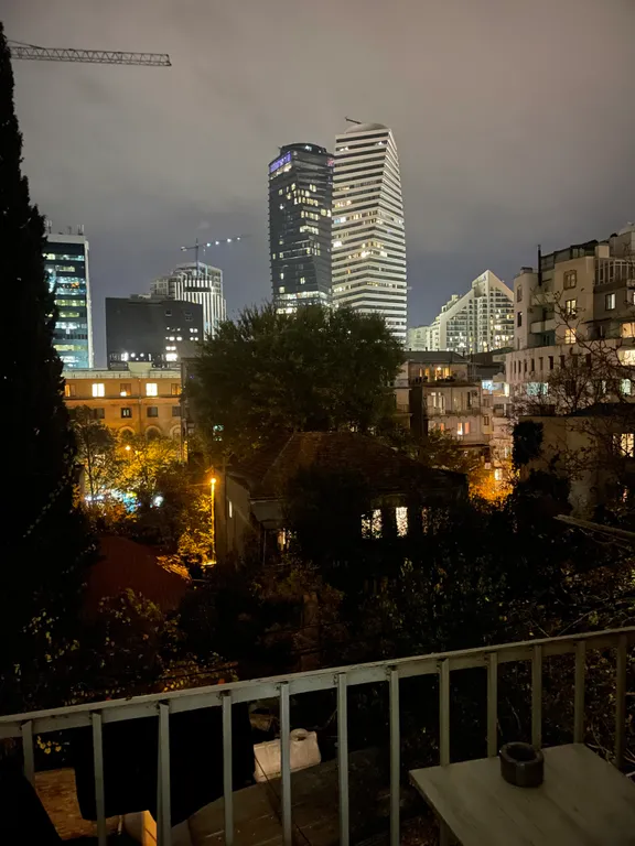 Апартаменты с балконом рядом с парком Ваке