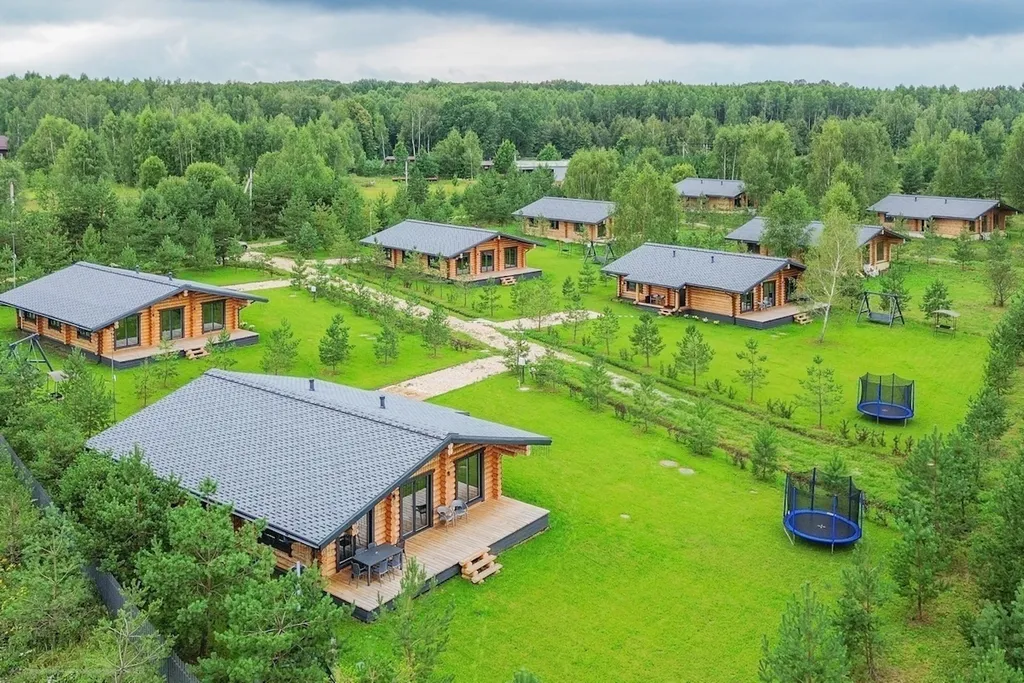 Дом на берегу большого озера