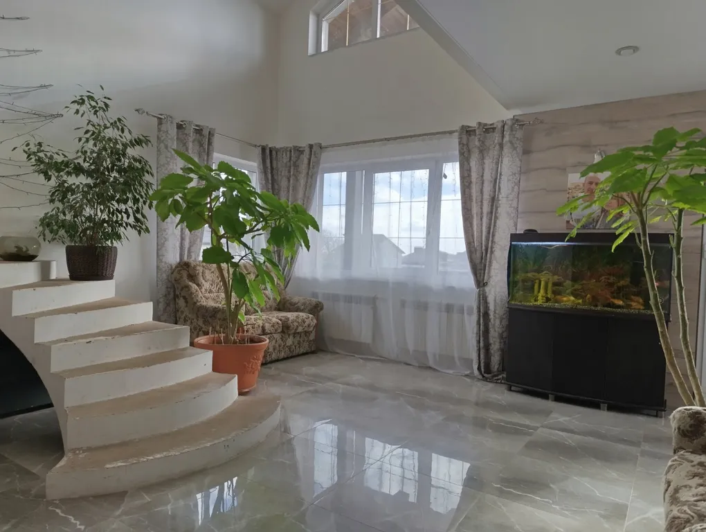 Уютный домик в деревне с беседкой и мангалом на улице