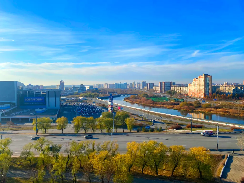 Студия с потрясающей панорамой набережной у ТРК Родник