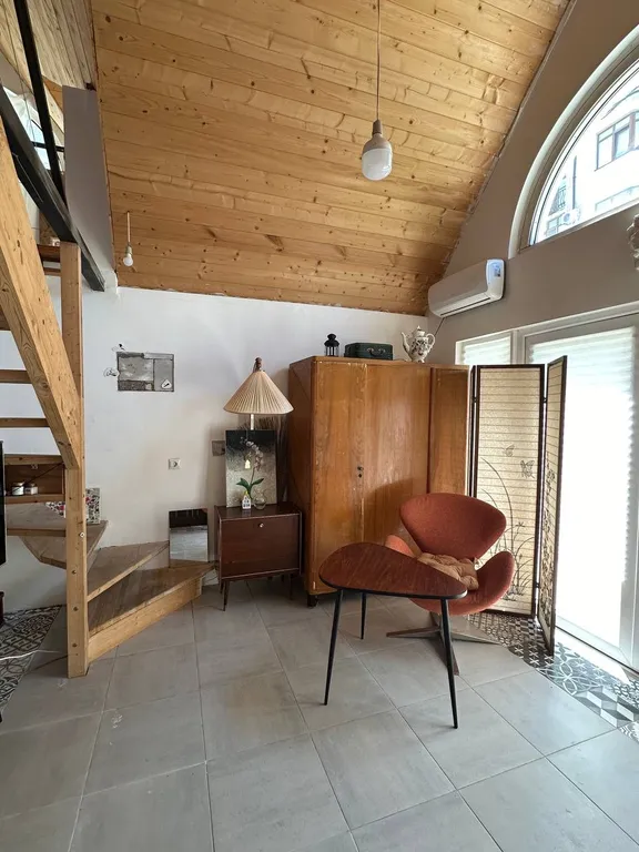 Коттедж Отдельно стоящий домик с балконом и выходом во дворик — Геленджик