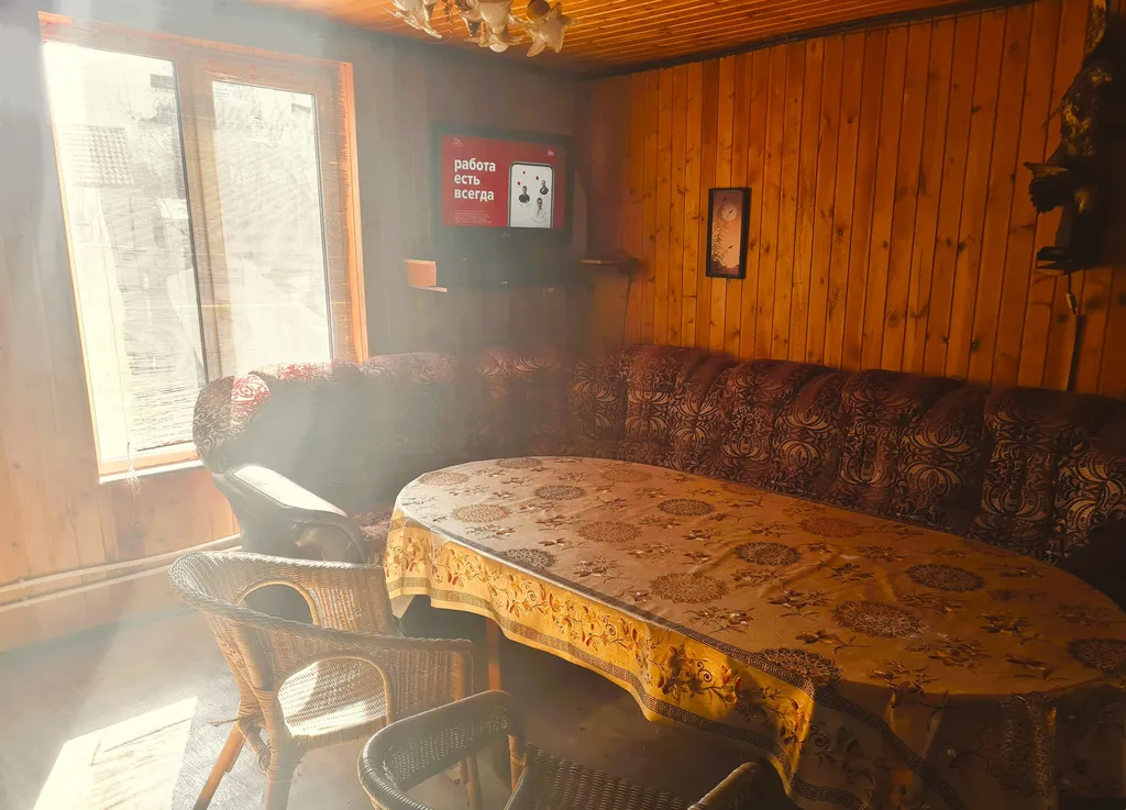 Коттедж с бильярдом и панорамной закрытой террасой