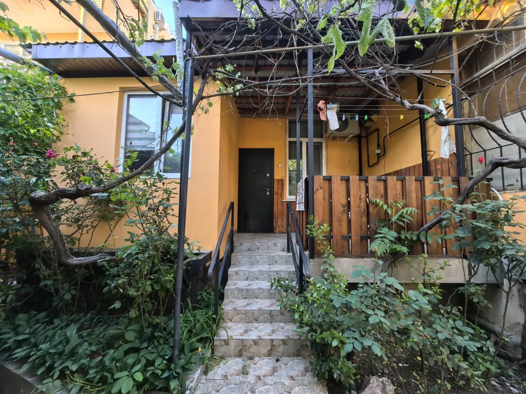 Квартира Уютный домик с закрытым двором, не далеко от моря. — аренда посуточно в Ялта