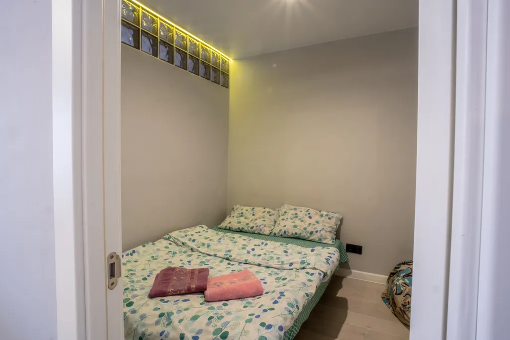 Евротрешка рядом с парком