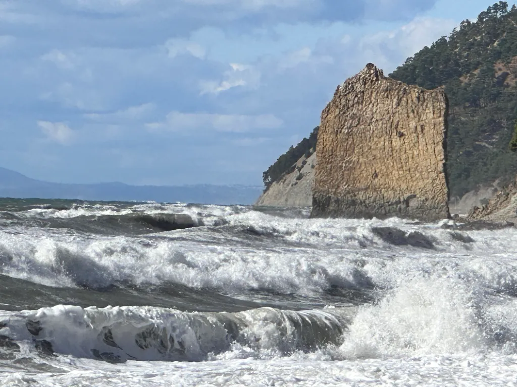 Коттедж Апартаменты рядом с морем ,с видом на горы у скалы парус — Прасковеевка