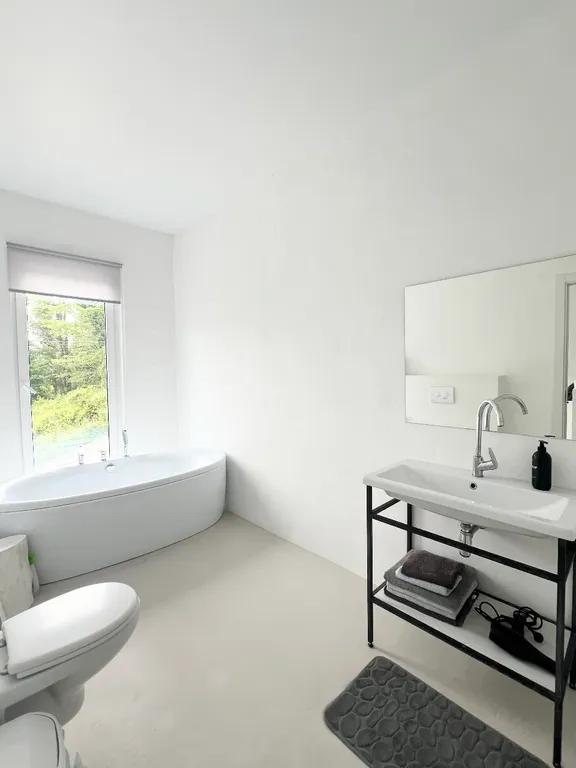 Современный дом с видом на природный парк