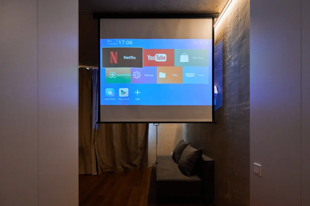 Уютный семейный лофт ,с  проектором для просмотров фильмов !