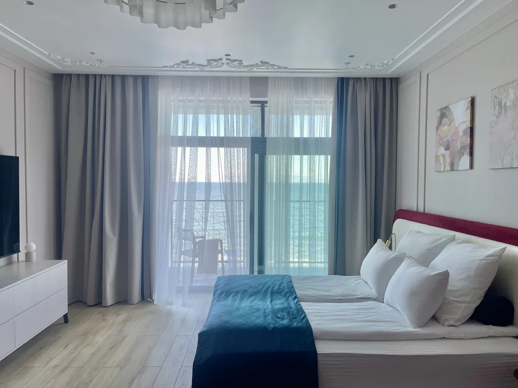 Студия на первой линии, вид на море